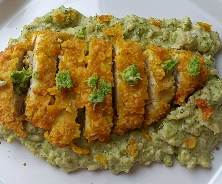 Hemels comfort food: Risotto met broccoli 🥦 en krokante kip 🐔 voor slechts € 2,30 per portie!